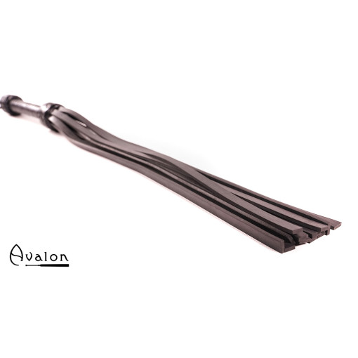 Avalon - LAMORAK - Massiv Flogger i Lær og Silikon - Sort Avalon - LAMORAK - Massiv Flogger i Lær og Silikon - Sort