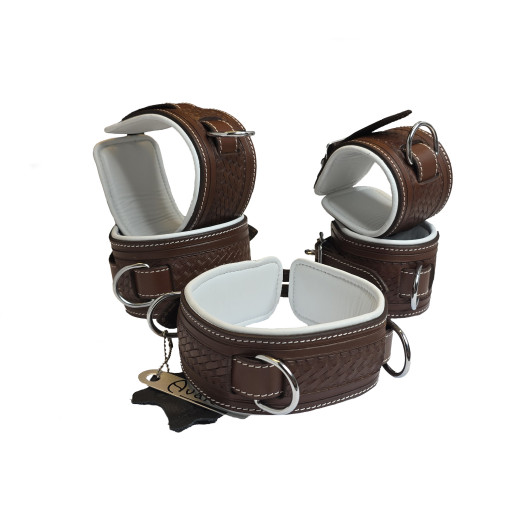 Avalon - LUST - Collar og Cuffs, 5 deler, Mørk Brunt og Hvitt Avalon - LUST - Collar og Cuffs, 5 deler, Mørk Brunt og Hvitt